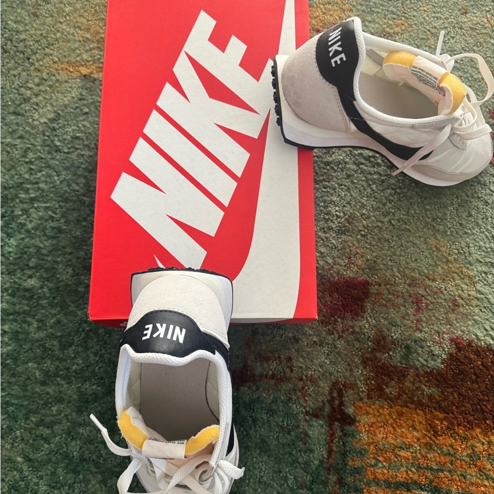 Nike Waffle Trainer 2 Men's White and Black Retro Sneakers New Condition Size 10 - Picture 5 of 5